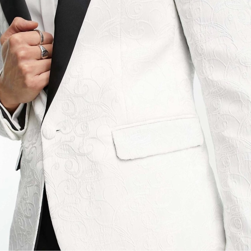 Elegant White Textured Blazer